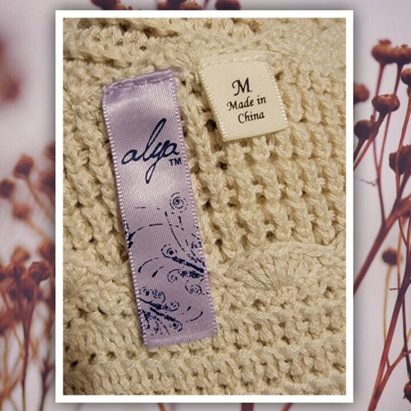 Francesca's Alya moonflower crochet pattern flare sleeve ivory sweater M… - Picture 7 of 7